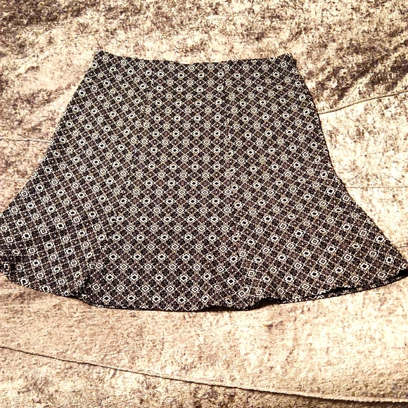 Studio Point polyester spandex unlined skirt - Picture 2 of 4